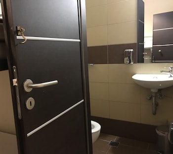pella inn hostel