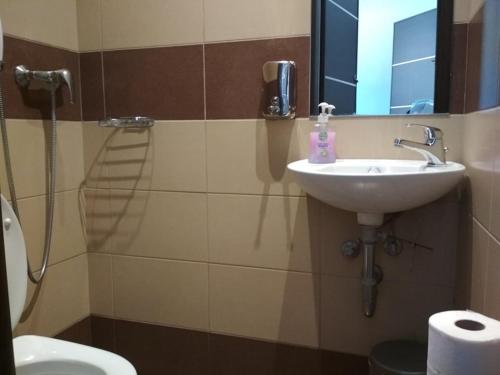 pella inn hostel
