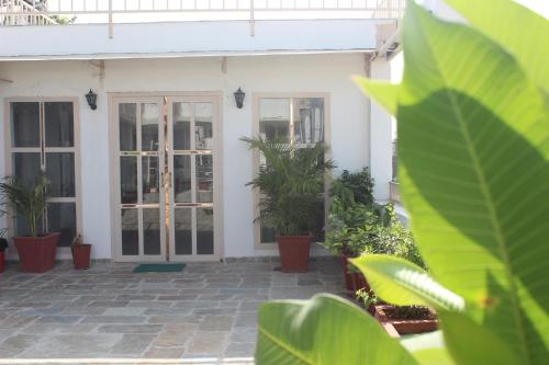 Doongri House,,3 star