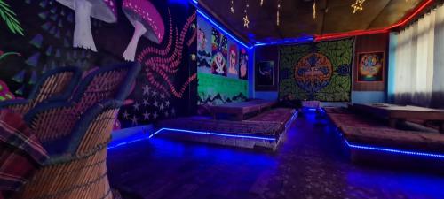 shiva mountain guest house and cafe