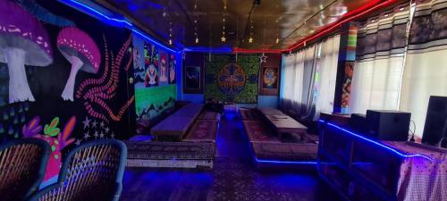 shiva mountain guest house and cafe