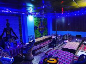 shiva mountain guest house and cafe