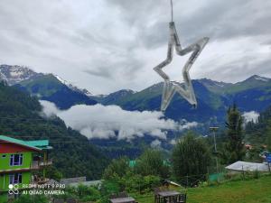 shiva mountain guest house and cafe