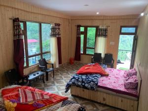 shiva mountain guest house and cafe