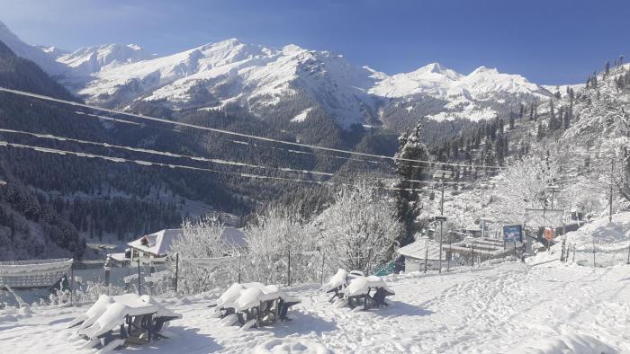 shiva mountain guest house and cafe