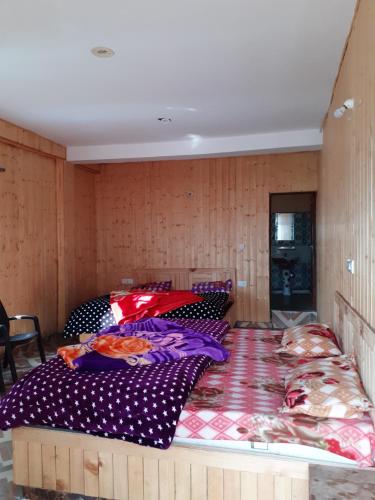 shiva mountain guest house and cafe