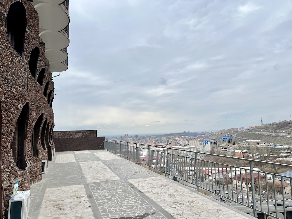 the hill guest house