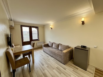 the hill guest house