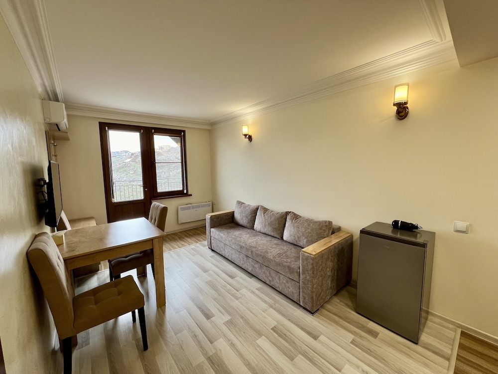 the hill guest house