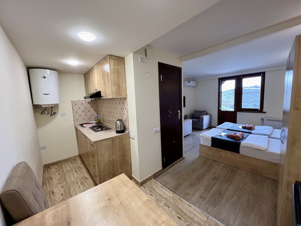 the hill guest house