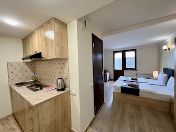 the hill guest house