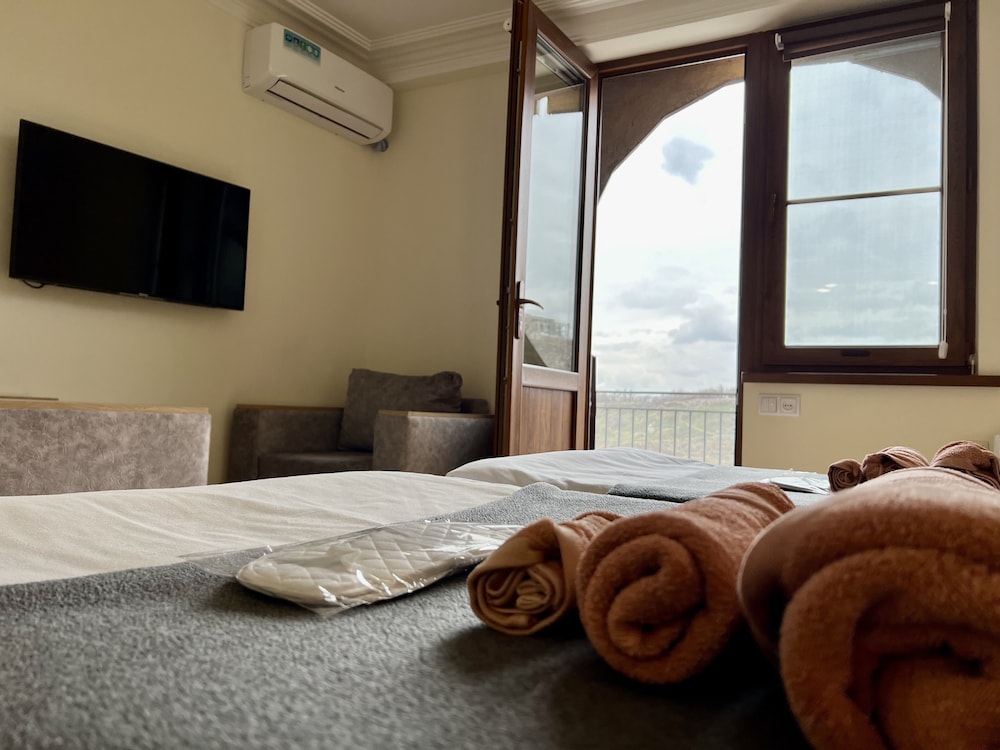 the hill guest house