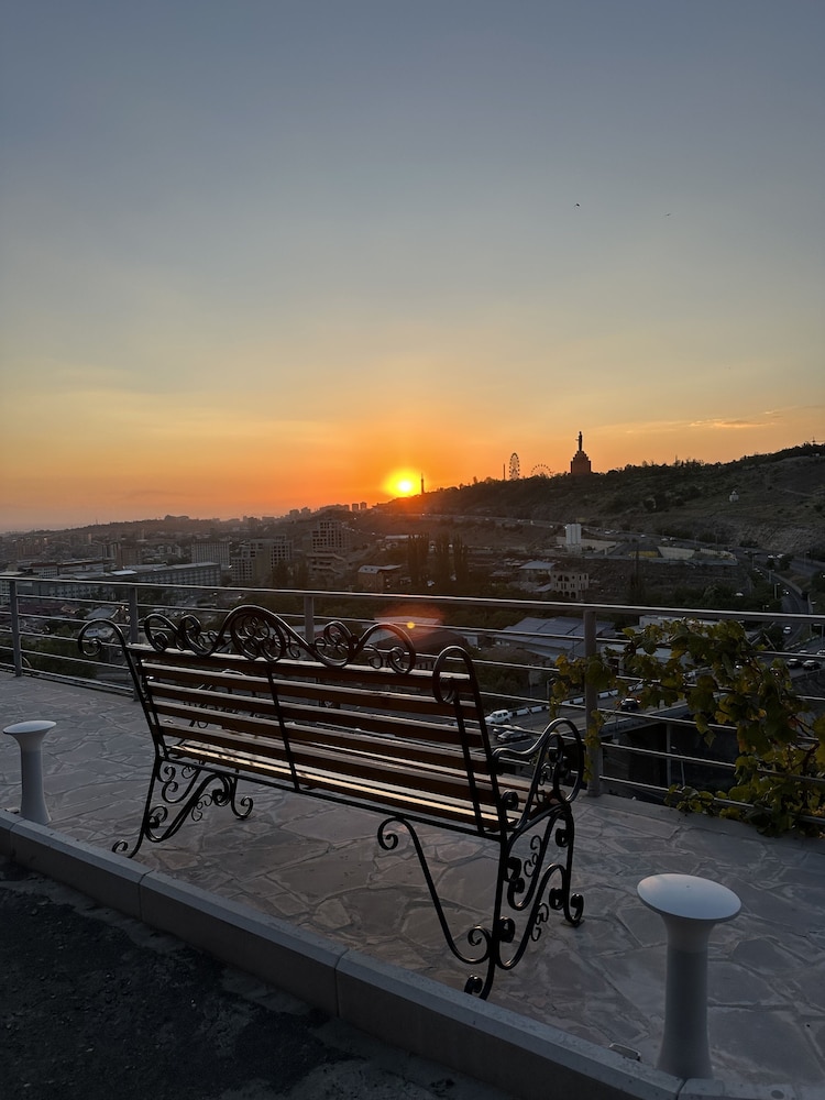 the hill guest house