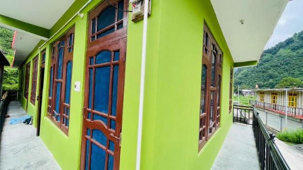shabnam river view home stay