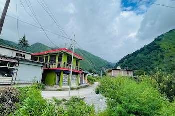 shabnam river view home stay