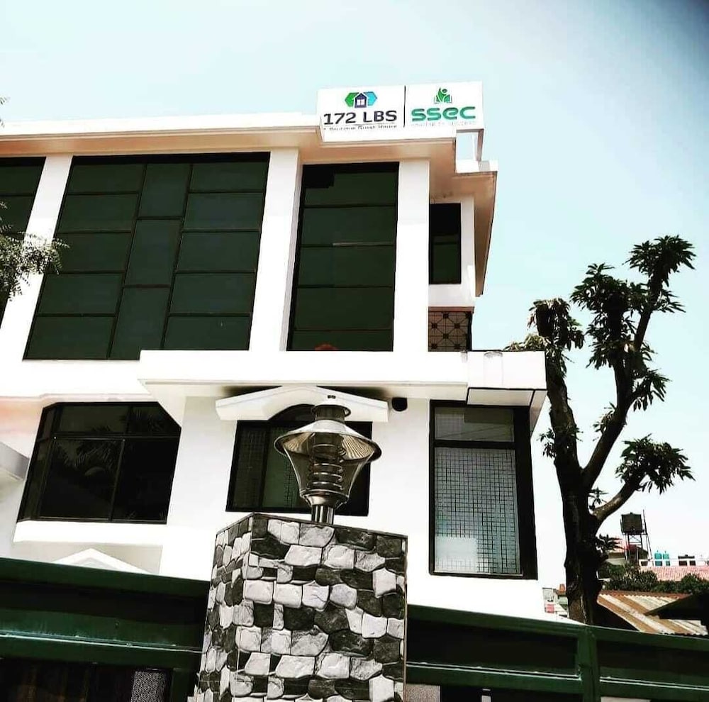 172 lbs a boutique guest house