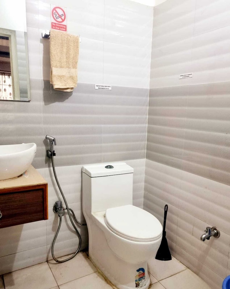 172 lbs a boutique guest house