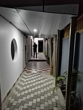 172 lbs a boutique guest house