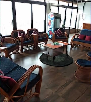 172 lbs a boutique guest house