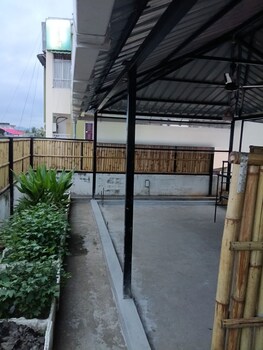 172 lbs a boutique guest house