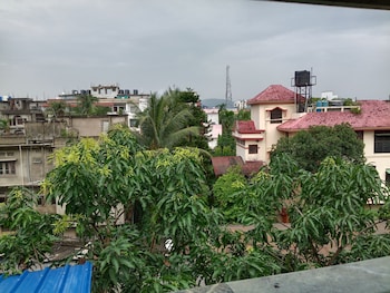 172 lbs a boutique guest house