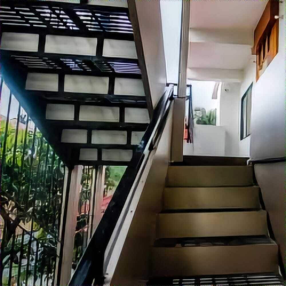 172 lbs a boutique guest house