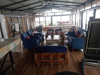 172 lbs a boutique guest house