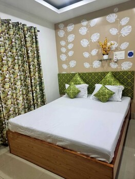 172 lbs a boutique guest house