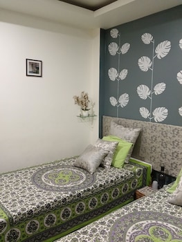 172 lbs a boutique guest house