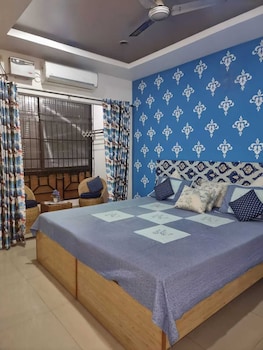 172 lbs a boutique guest house