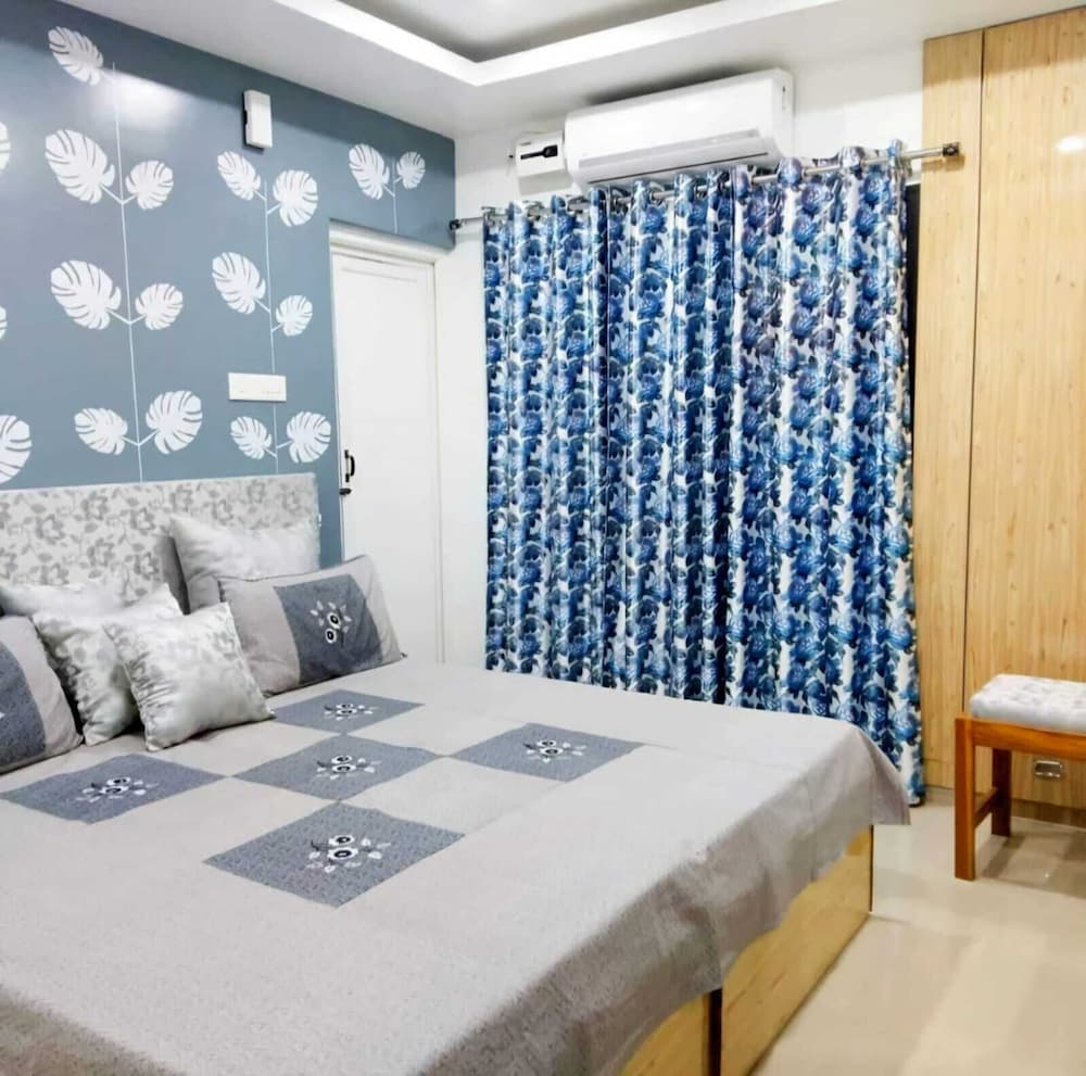 172 lbs a boutique guest house