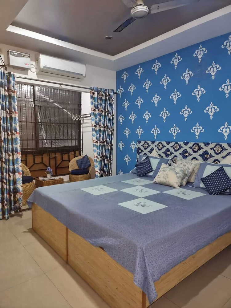 172 lbs a boutique guest house