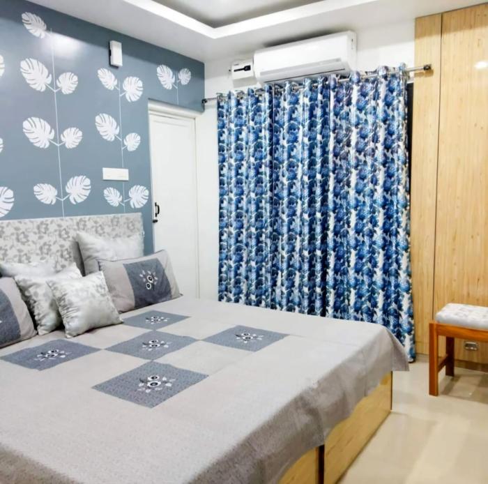 172 lbs a boutique guest house