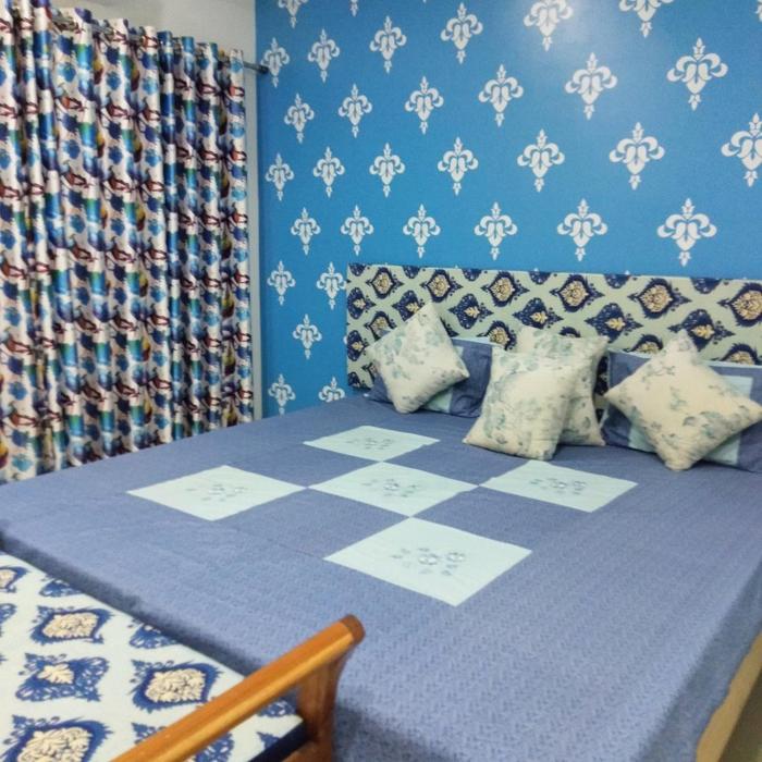 172 lbs a boutique guest house