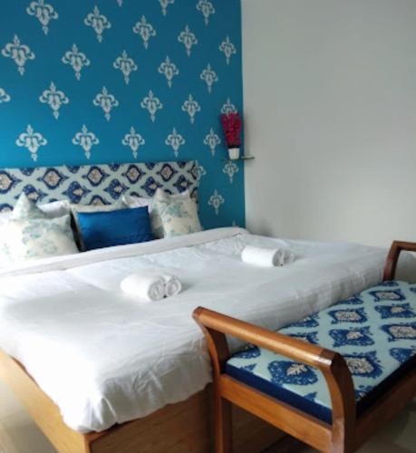 172 lbs a boutique guest house