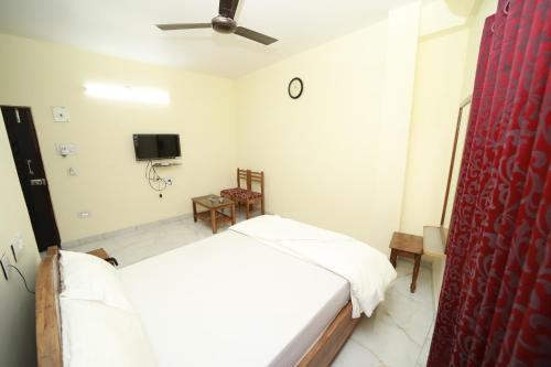 rishika ac banquet and guest house