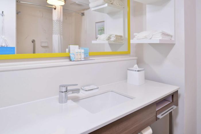 hampton inn greensboro east
