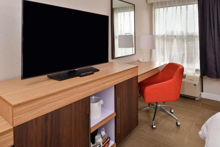 hampton inn greensboro east