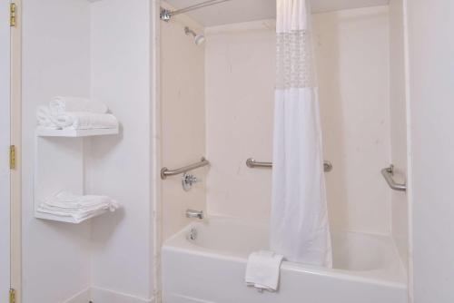 hampton inn greensboro east