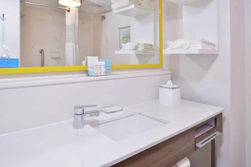hampton inn greensboro east