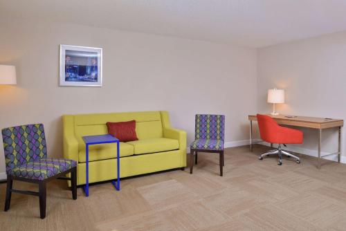 hampton inn greensboro east