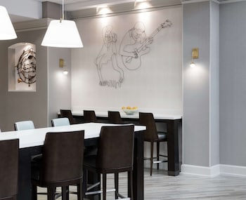 hampton inn and suites memphis beale street