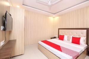 forever inn hotel near golden temple