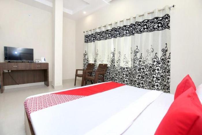 forever inn hotel near golden temple