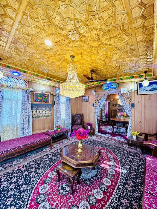 houseboat newworld