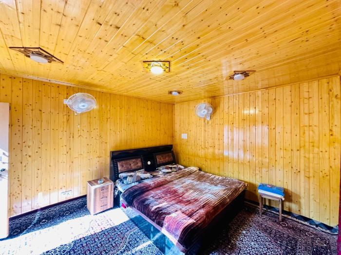 houseboat newworld