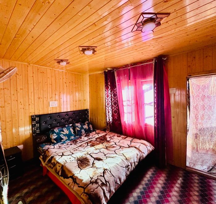houseboat newworld