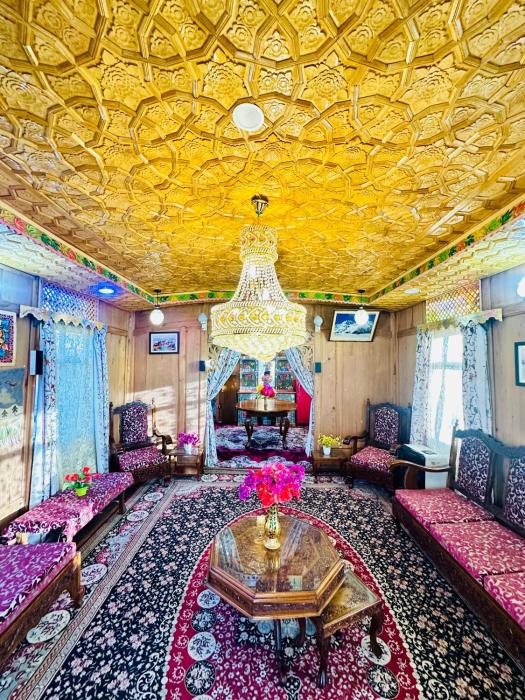 houseboat newworld