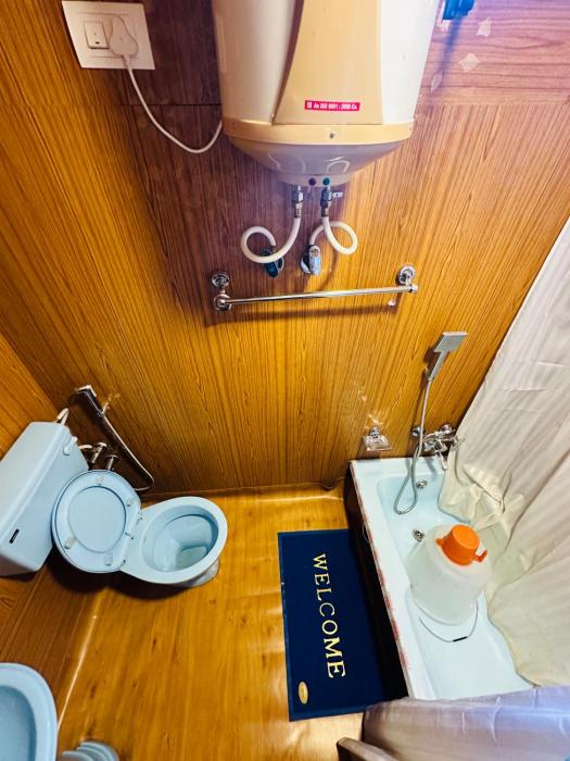 houseboat newworld