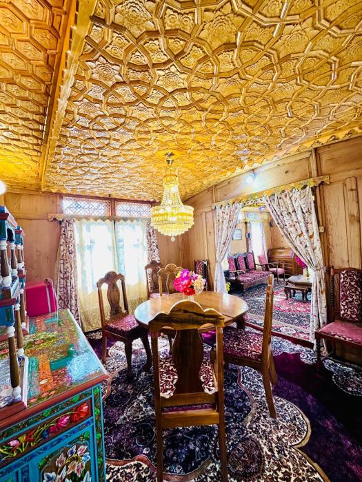houseboat newworld